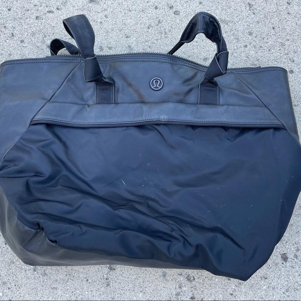 Lululemon Everything Bag Black - almost new condition!